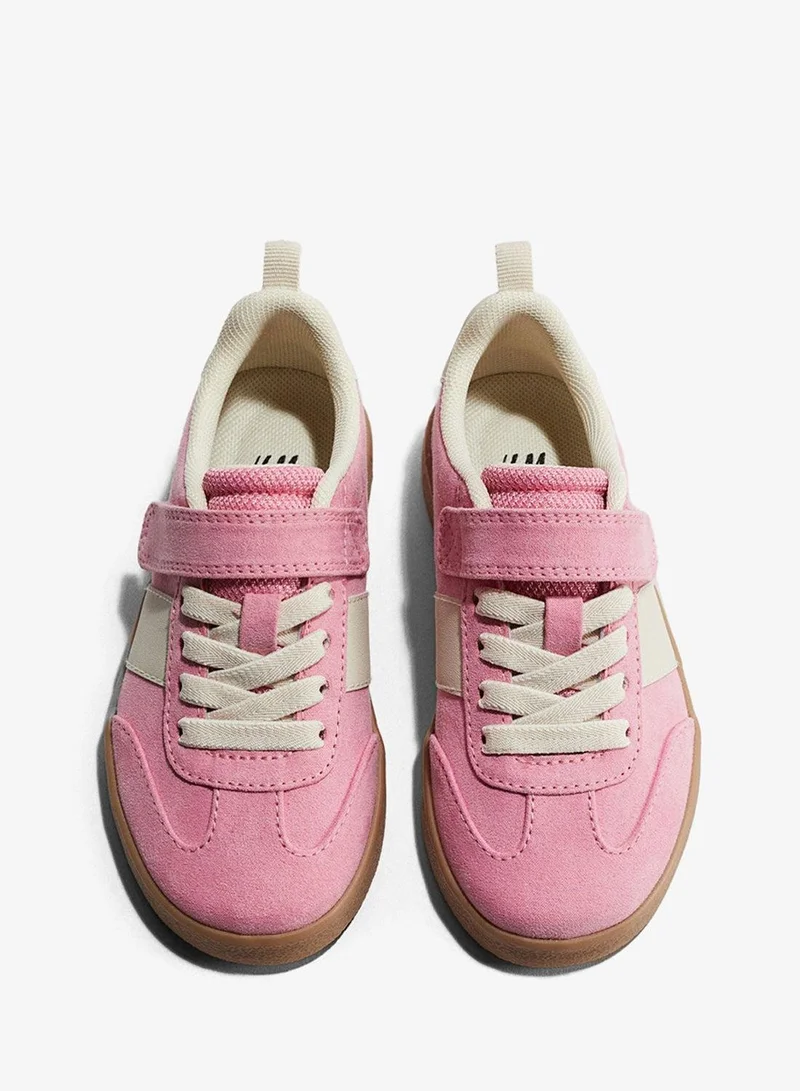 اتش اند ام حذاء رياضي